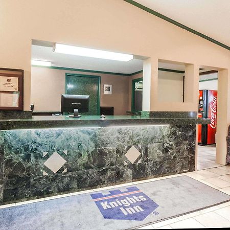 Knights Inn Farmington Hills Bagian luar foto