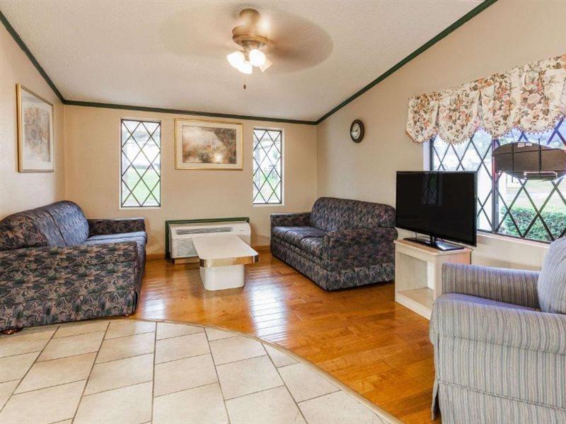 Knights Inn Farmington Hills Bagian luar foto