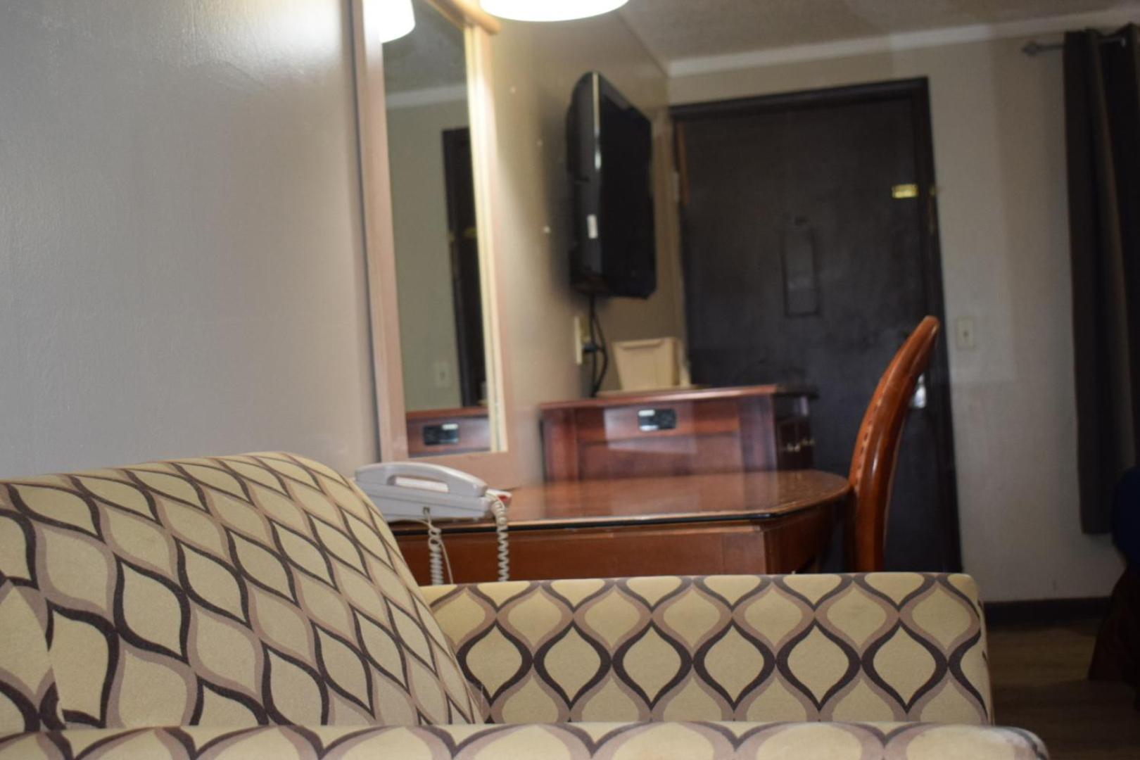 Knights Inn Farmington Hills Bagian luar foto