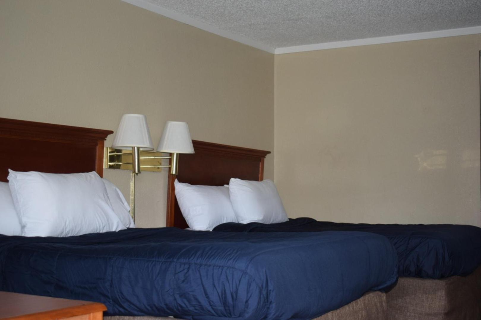 Knights Inn Farmington Hills Bagian luar foto