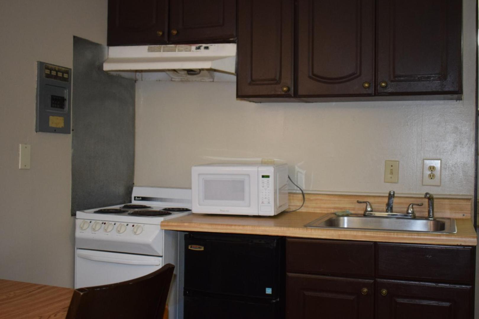 Knights Inn Farmington Hills Bagian luar foto