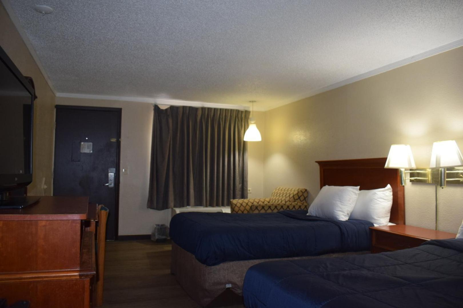 Knights Inn Farmington Hills Bagian luar foto